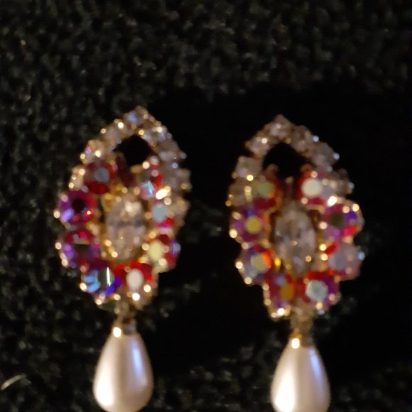 Red crystal and rhinstone necklace set. - Picture 2 of 3